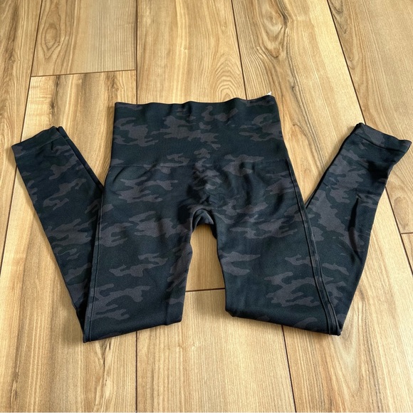 Spanx camo Leggings - Picture 4 of 12